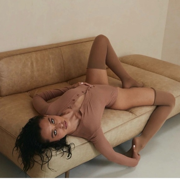 CLYQUE THE LABEL BRONZE
ANNIE BUTTON DOWN LONG-SLEEVE
BROWN BODYSUIT - Picture 2 of 7